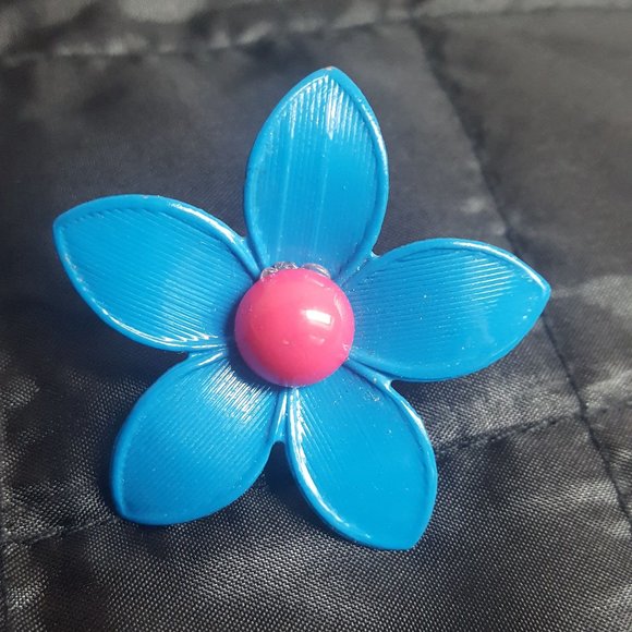 Vintage Metal and Enamel Blue Flower Post Earrings - Picture 4 of 4